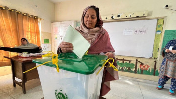 पाकिस्तानमा कडा सुरक्षाबीच आमनिर्वाचन, इन्टरनेट र फोन सेवा बन्द गरेर मतदान